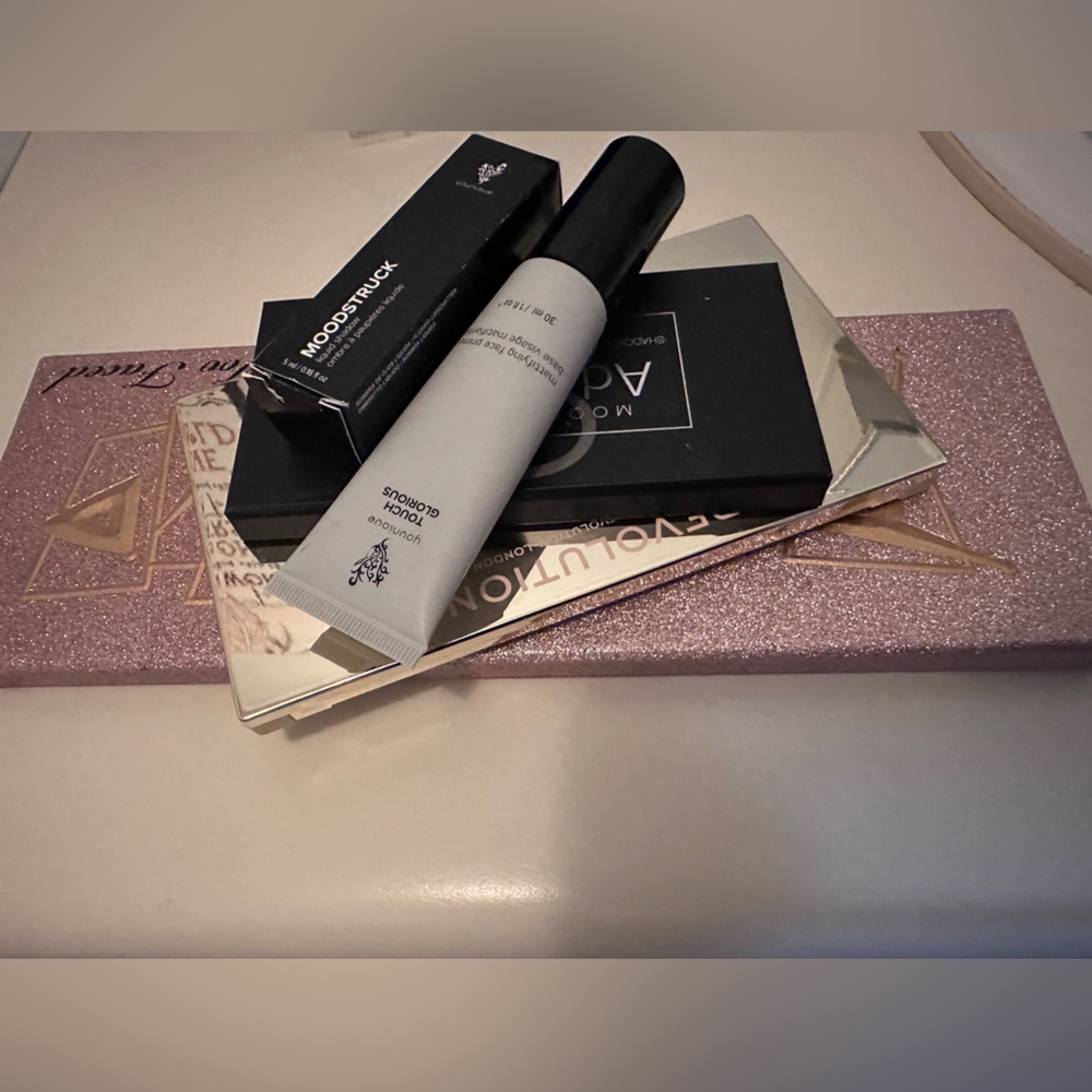 Lot of makeup - Too faced, Roxi, Yunique..